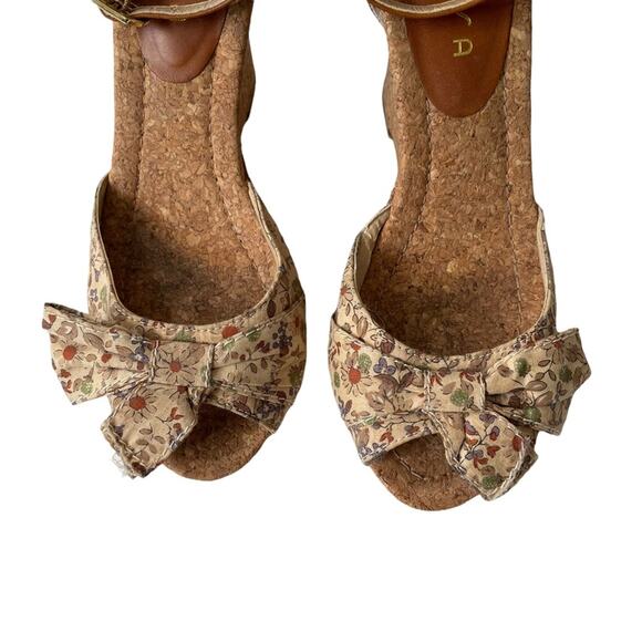Unisa Wedge Floral Cork Peep Toe Neutral Tan 7 GUC - Picture 7 of 10